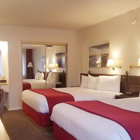 Sovana Inn Medford Buitenkant foto