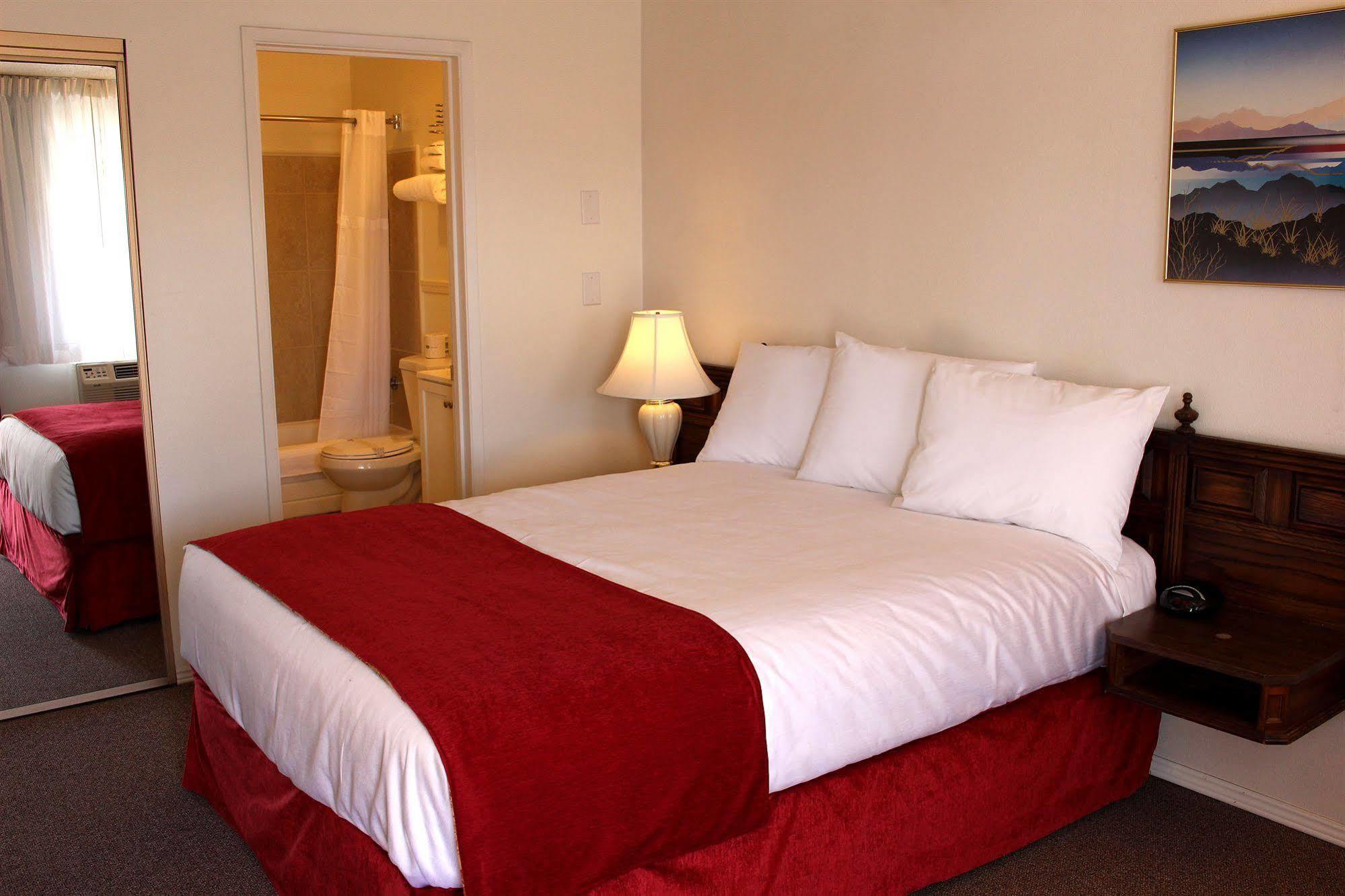 Sovana Inn Medford Buitenkant foto